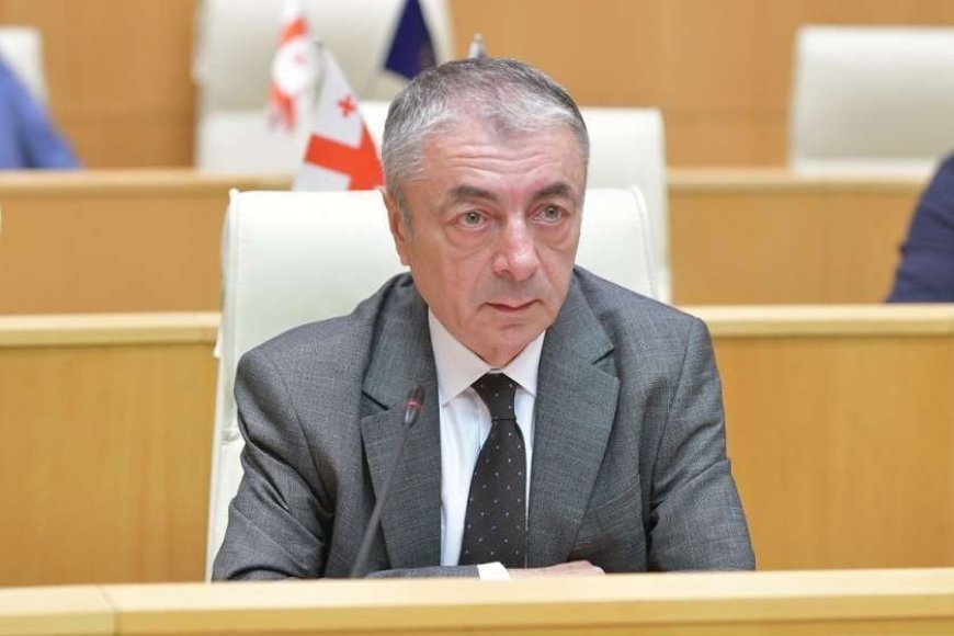 თენგიზ შარმანაშვილი ლევან ხაბეიშვილზე: ორი თვე საკანში რომ იჯდა, ეტყობა, რევოლუციონერის მძიმე ხვედრი არ მოეწონა, ცოტა გვერდზე გაიწია, „არც ისეთი რევოლუციონერი ვარ, თქვენ რომ გგონიათო“. მაგრამ ეს არასერიოზული ქმედებაა