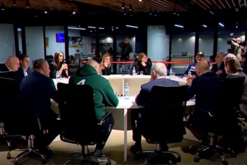 კონსტიტუციური სარჩელი მზად არის. ფრაქცია „ქართული ოცნების“ და საპარლამენტო ჯგუფების ერთობლივი მოთხოვნა, სამი ოპოზიციური პარტიის საქმიანობის არაკონსტიტუციურად ცნობას და მათ აკრძალვას ეხება. „ქრონიკის“ სიუჟეტი